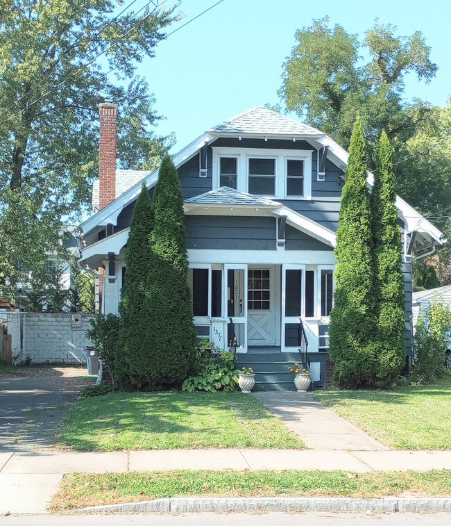 Building Photo - 1371 Teall Ave