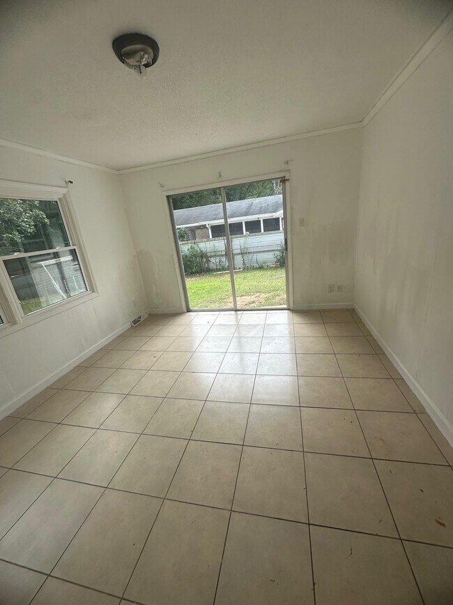 Foto del edificio - 924 Carrington Dr
