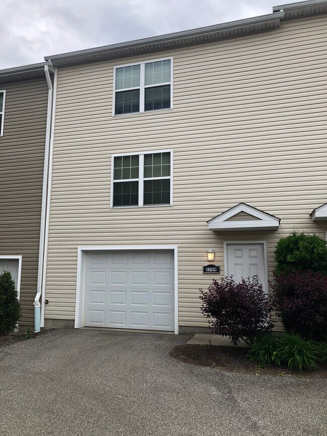 3709 Sterrettania Rd, Erie, PA 16506 Townhome Rentals in Erie PA