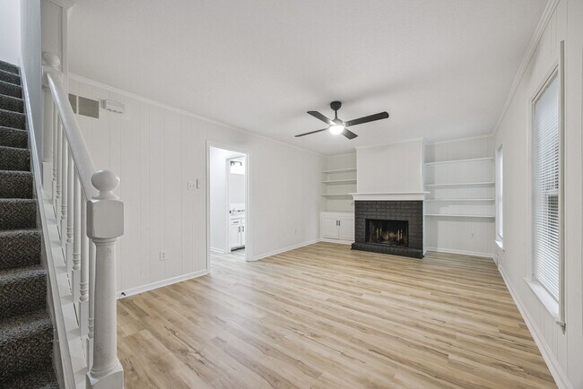 Building Photo - 6137 Quince Rd