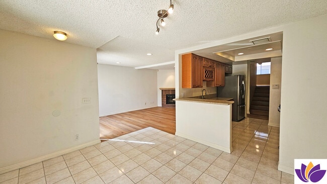 Building Photo - 5800 Owensmouth Ave