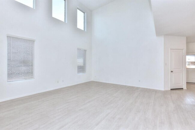 Foto del edificio - 18010 Cedar Waxwing Wy