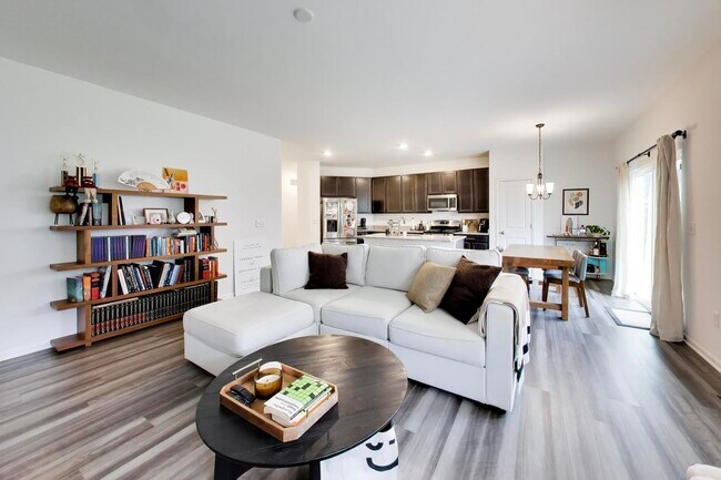 Foto del edificio - 420 Radcliff Ln