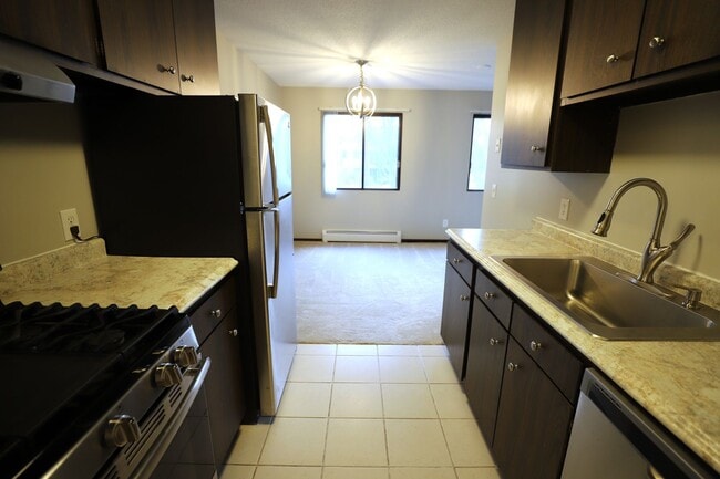 Building Photo - Cedarwood Condos - Cable, Internet & Under...