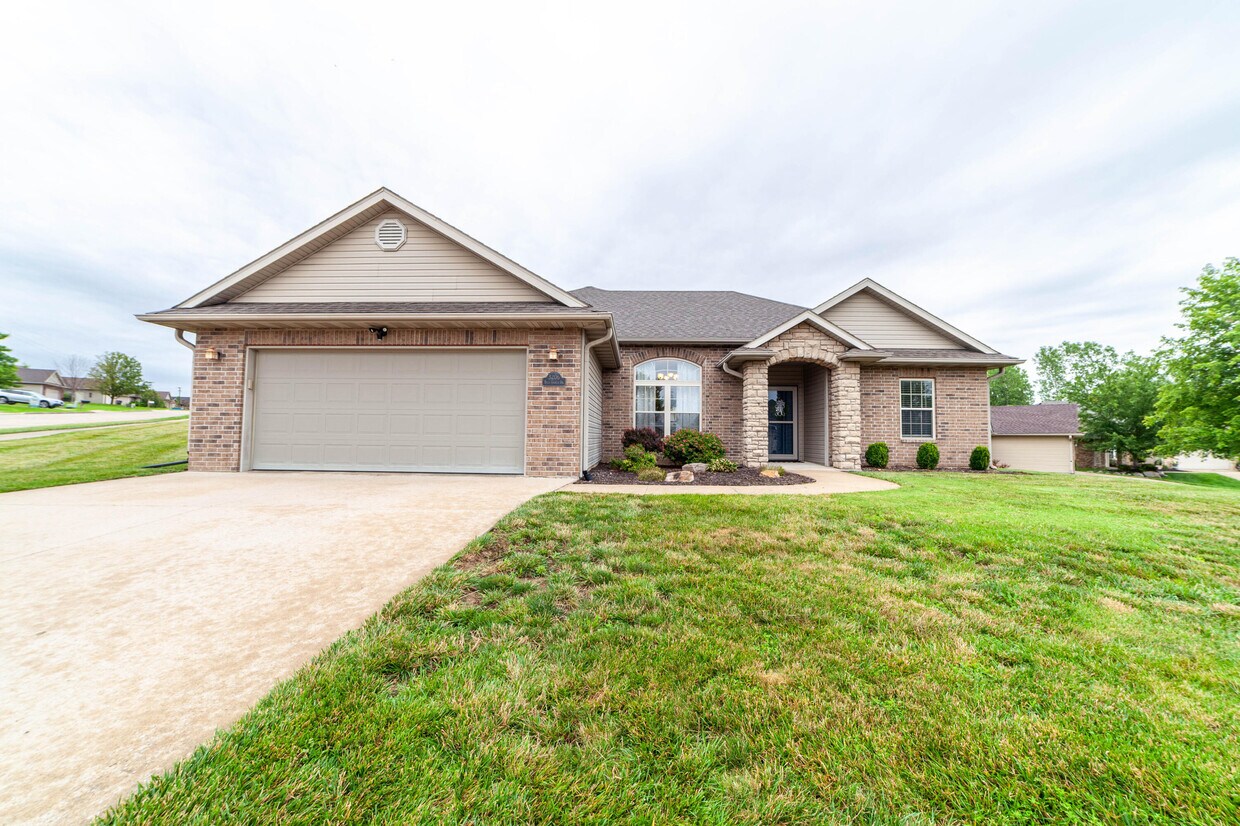 Primary Photo - 3206 Blue Grouse Dr