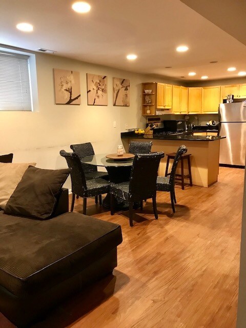 Foto del edificio - 3216 N Racine Ave