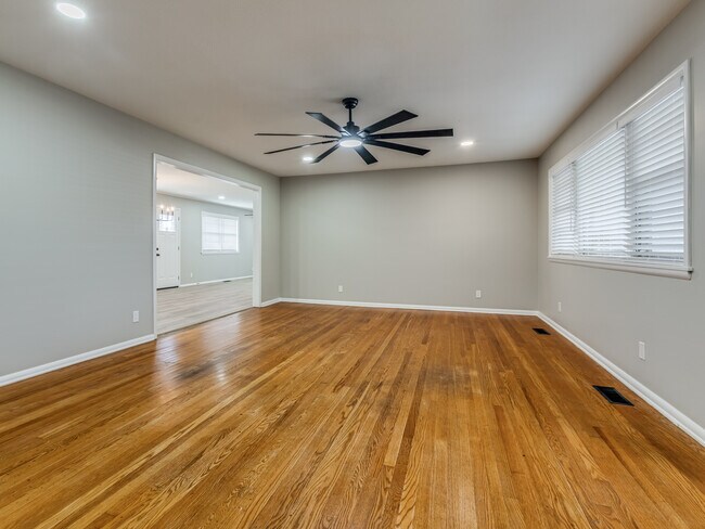 Building Photo - 4967 Princeton Dr