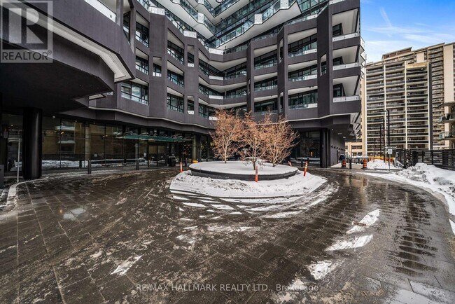 Photo du bâtiment - 110 Broadway Ave