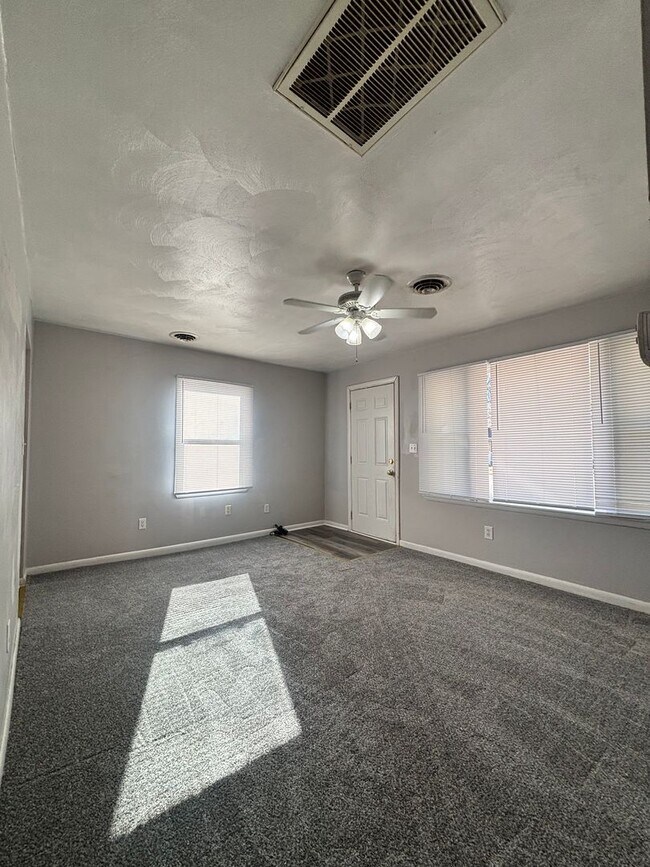 Foto del edificio - Adorable Two Bedroom Duplex In Truxton