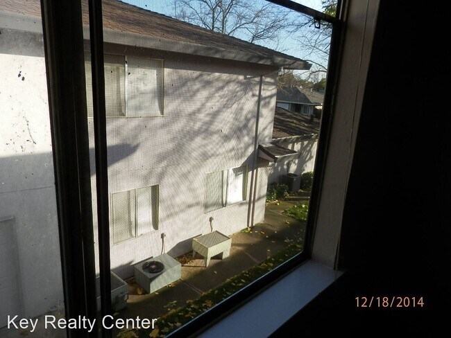 Building Photo - 2 br, 1 bath House - 8939 El Mirador Drive #4