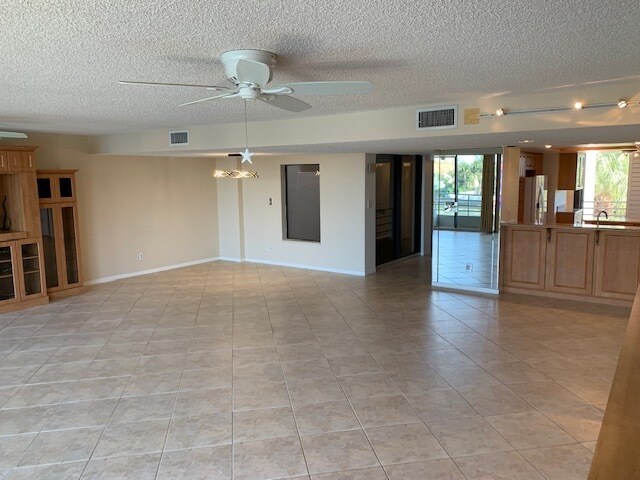 Building Photo - 6240 Kipps Colony Ct S