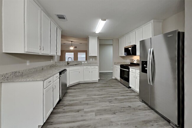 Building Photo - 3701 Oak Crossing Dr