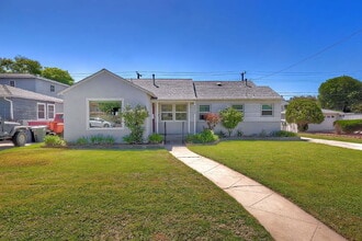 Building Photo - 8951 Linden Ln