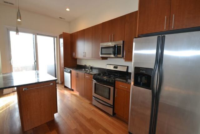 Foto del edificio - 1354 W Augusta Blvd