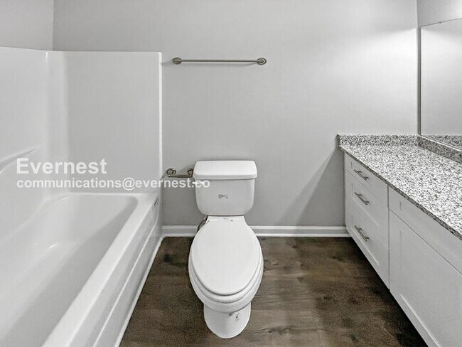 Foto del edificio - Limited Time Special Offer / 2 Bed/ 2.5 Bath Townhome with Off-Street Parking / Pet-Friendly / Co...