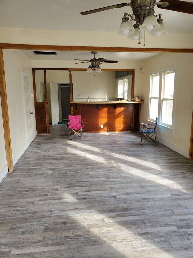 Primary Photo - 1329 N Harrison Ave