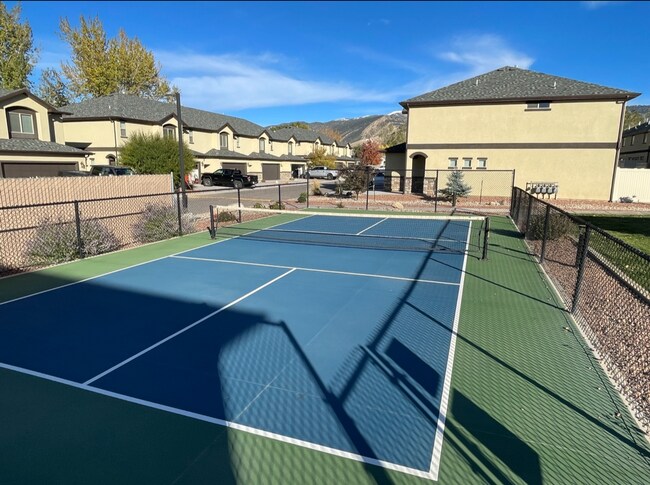 Foto del edificio - Shadowridge Townhome!