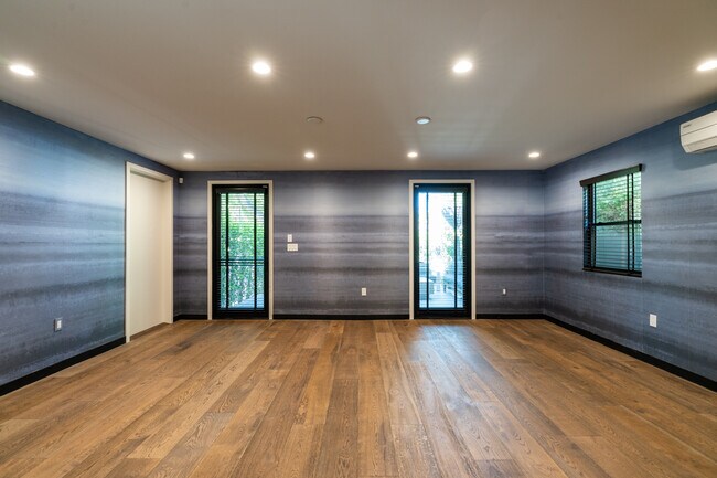 Building Photo - 2415 Ocean Ave
