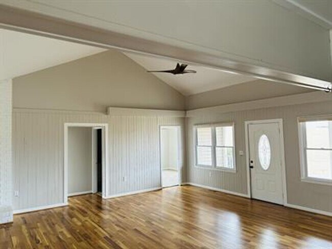 Foto del edificio - 3/2 Available Now