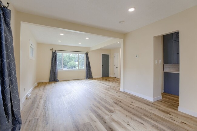 Foto del edificio - Modern 4 Bedroom Benson Home!!