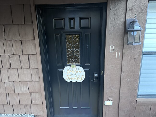 Building Photo - 1412 Airport B11 - B11