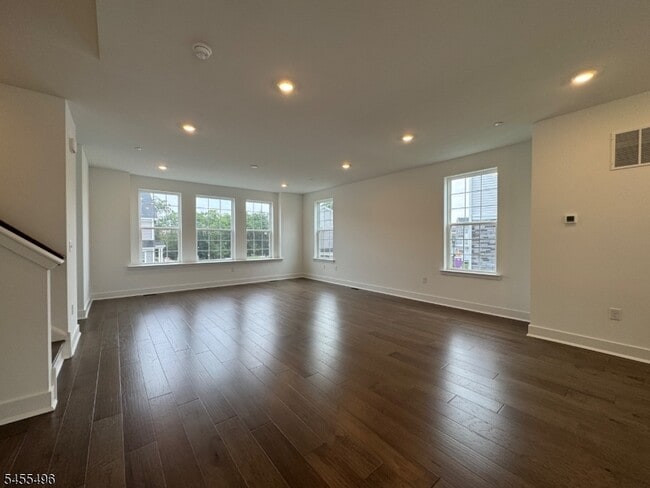 Building Photo - 71 Eastwood Ter
