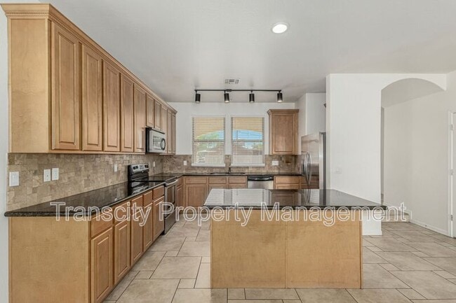 Building Photo - 1402 S Newberry Ln