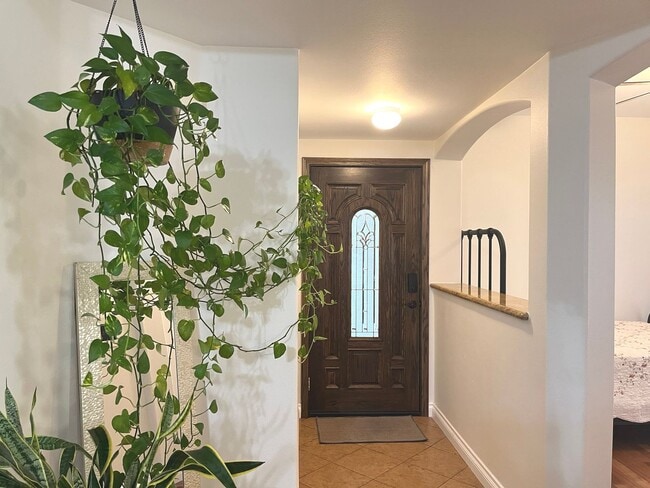 Foto del edificio - Remodeled, first floor 1428 sq ft, 2 bed+ ...