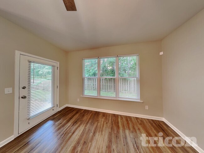 Foto del edificio - 2275 Wentworth Park Dr