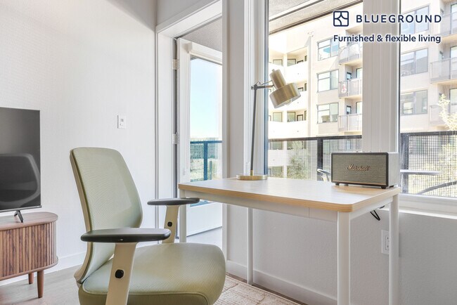 Building Photo - 2333 Calle Del Mundo