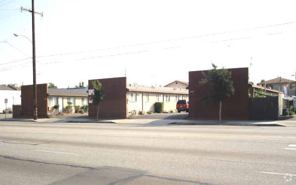 Foto del edificio - 4538-4546 W Imperial Hwy