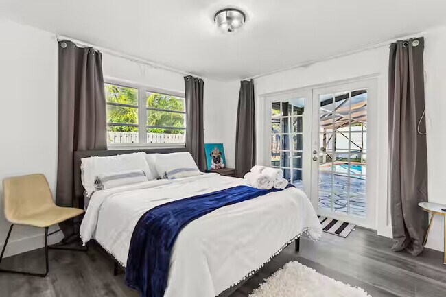 Foto del edificio - 909 NE 7th St