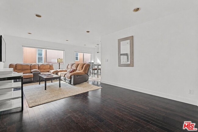 Building Photo - 843 4th St