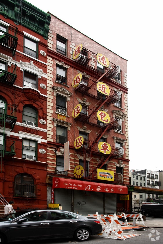 Building Photo - 45 Henry St