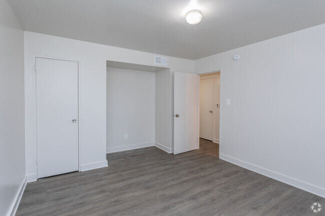 1BR, 1BA - 650 SF - Parkwood Apartments