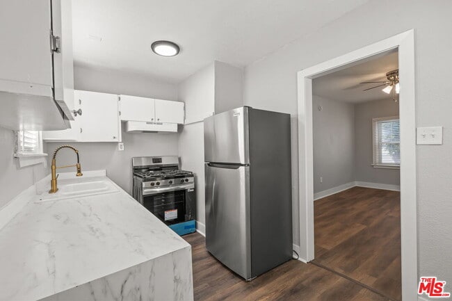 Foto del edificio - 5724 La Mirada Ave