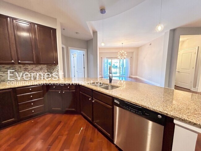 Foto del edificio - 3 Bed/2.5 Bath Condo with Modern Amenities / Available Now!