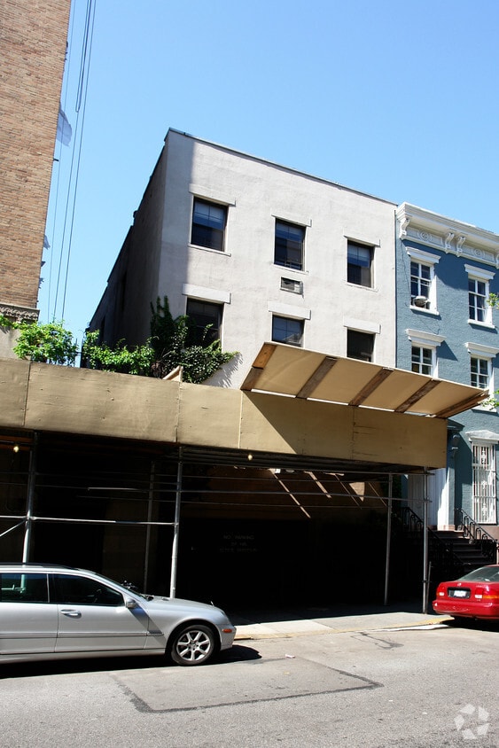 Building Photo - 206 W 15th St