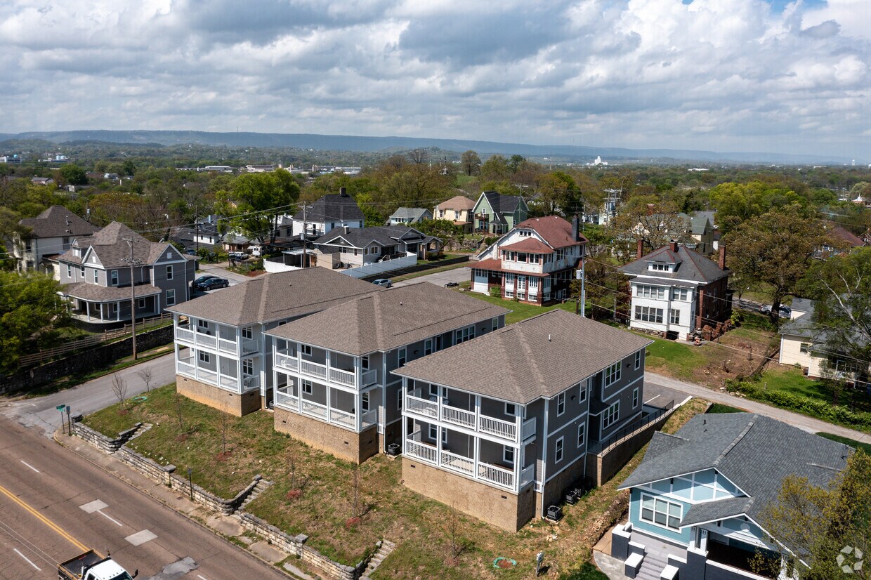 Primary Photo - 2001 McCallie Ave