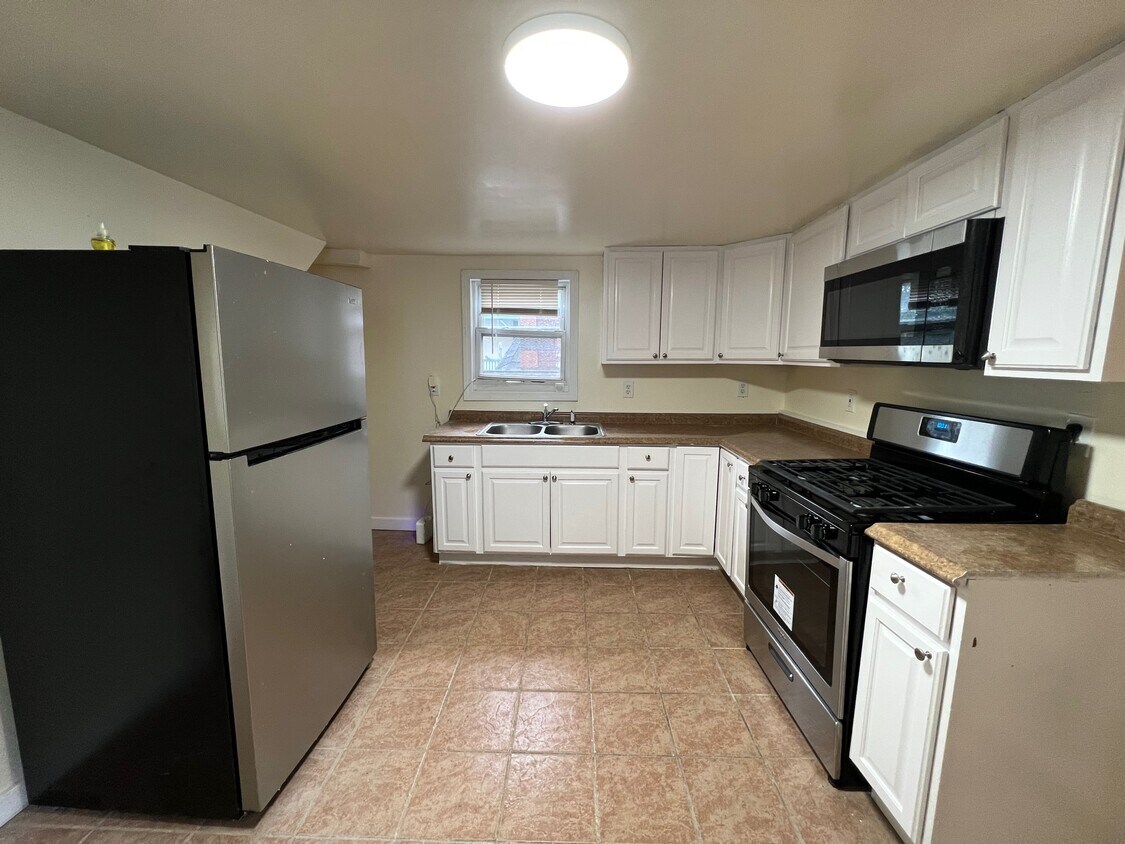 34 4th St, Waterbury, CT 06708 House Rental in Waterbury, CT