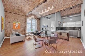 Building Photo - 105 S 12th St