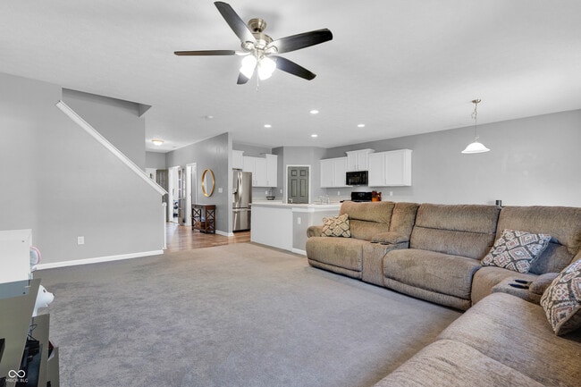 Building Photo - 70 Blue Lace Dr