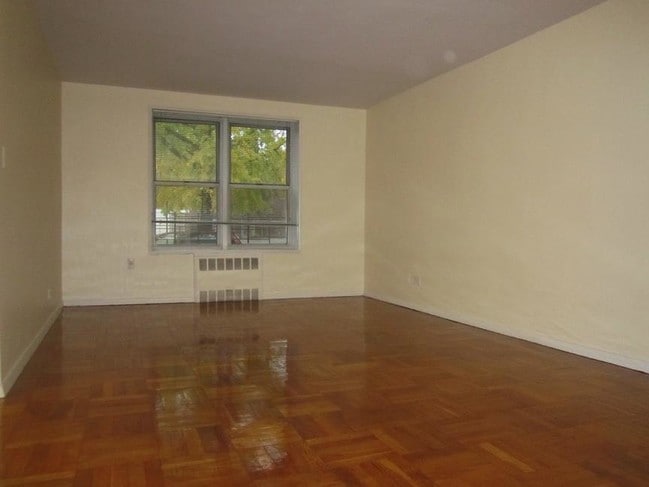 Building Photo - 180 Van Cortlandt Park S