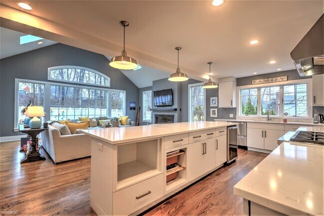 Foto del edificio - 4 br, 3.5 bath House - 165 Club Rd
