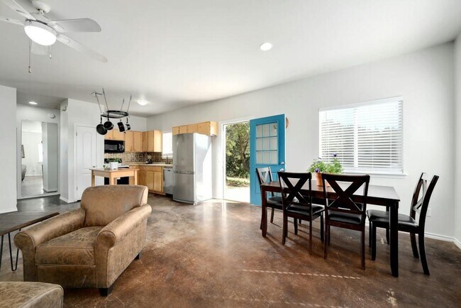 Foto del edificio - 9307 Rock Way Dr
