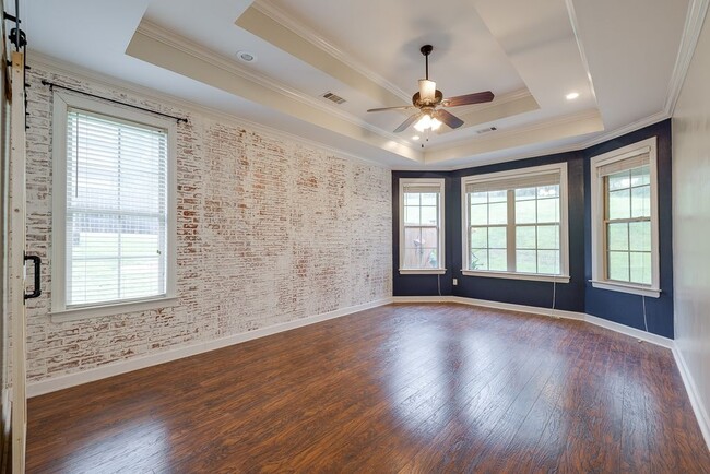 Building Photo - 2569 College Rd