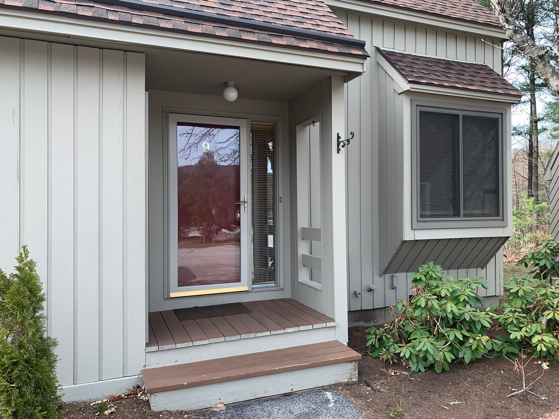 9 Ascot Ct, Bedford, NH 03110 Townhome Rentals in Bedford NH