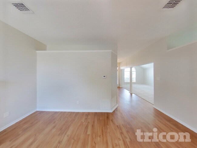 Foto del edificio - 8021 Ashridge Rd