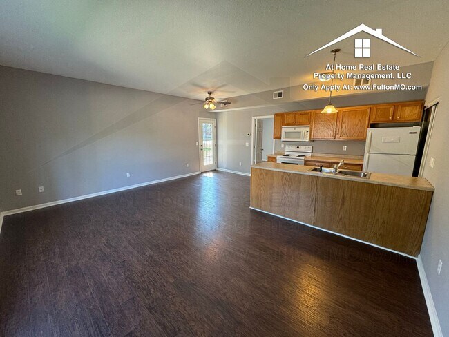 Foto del edificio - 211 N Main St