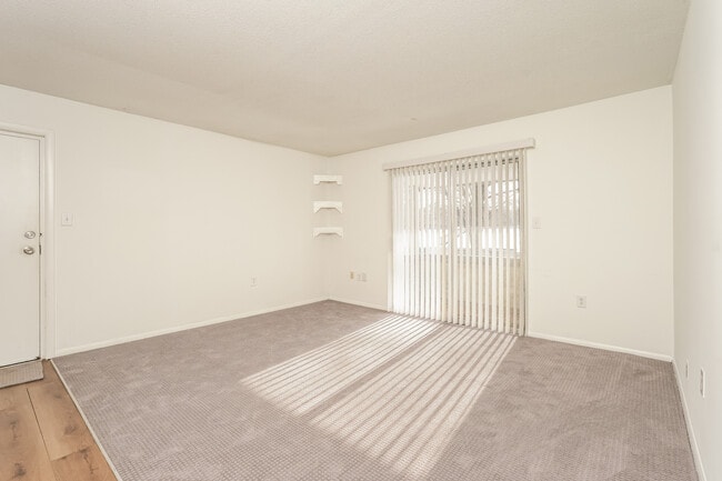 Foto del edificio - 2205 Sunderland Rd